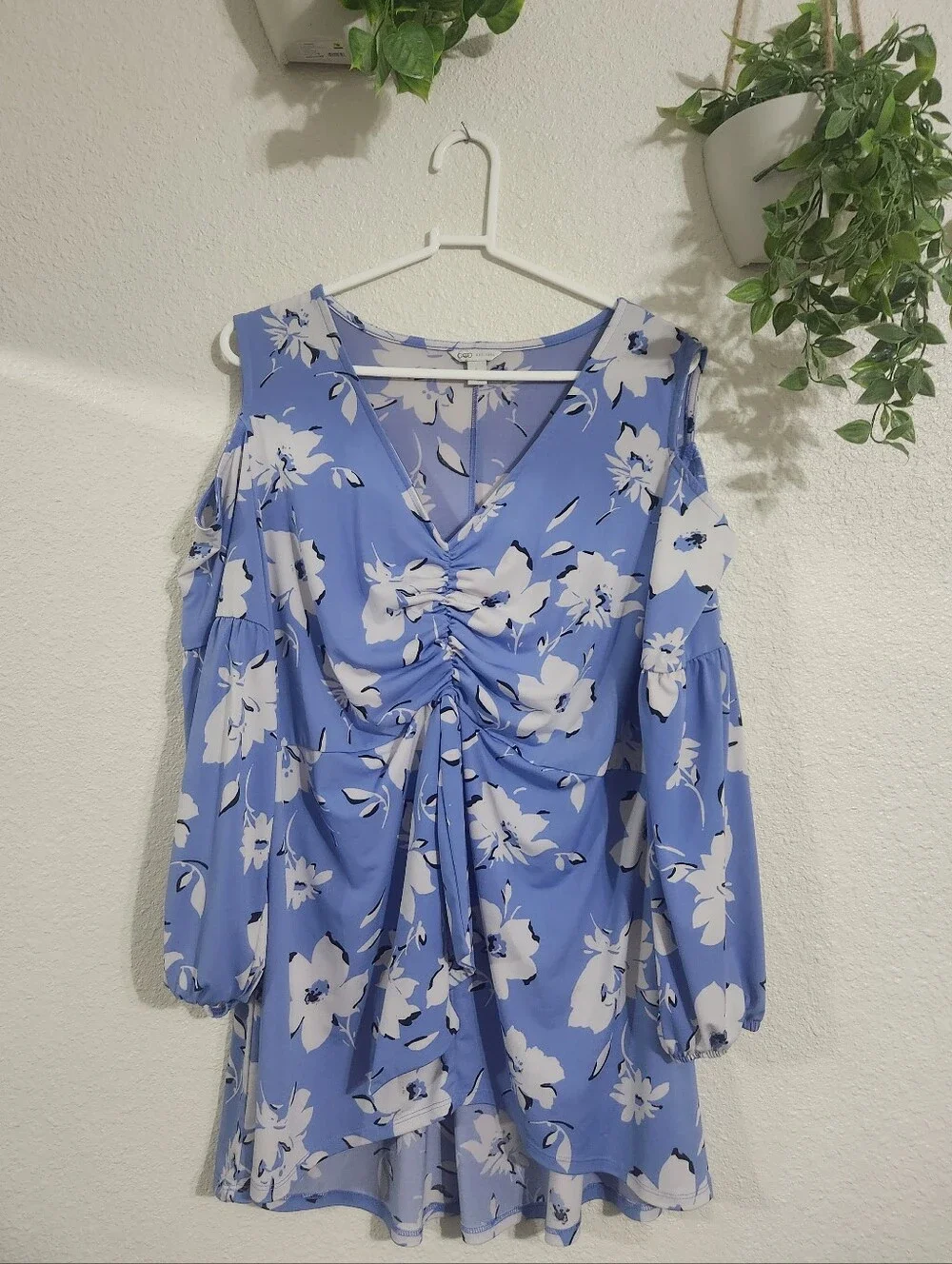 Cato Blue Floral Cold-Shoulder V-Neck Blouse - Picture 4 of 7